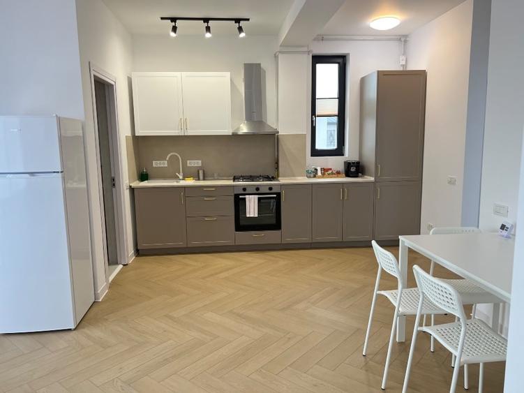 Apartament cu 2 camere semidecomandat, mobilat în Central
