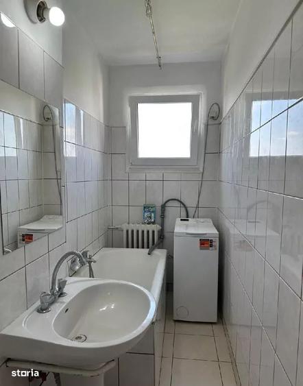 Garsonieră decomandată în Titan