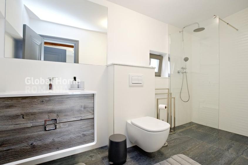 Casă cu 10 camere cu Teren 3888 Mp în Est