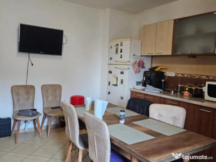 Casă cu 8 camere cu Teren 166 Mp în Central