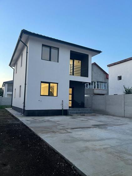 Casă individuală cu 3 camere cu Canalizare în Glina