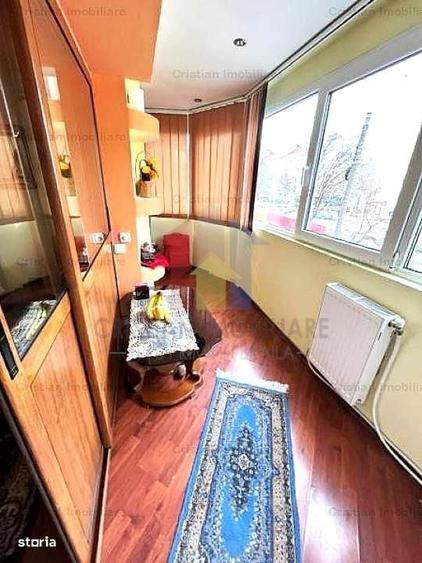 Apartament cu 3 camere decomandat în Călărași