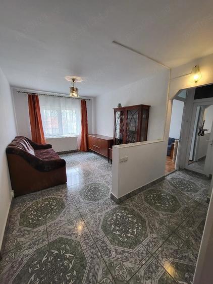 Apartament cu 4 camere decomandat în Central