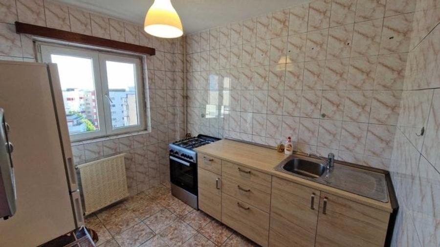 Apartament cu 3 camere decomandat, mobilat în Berceni
