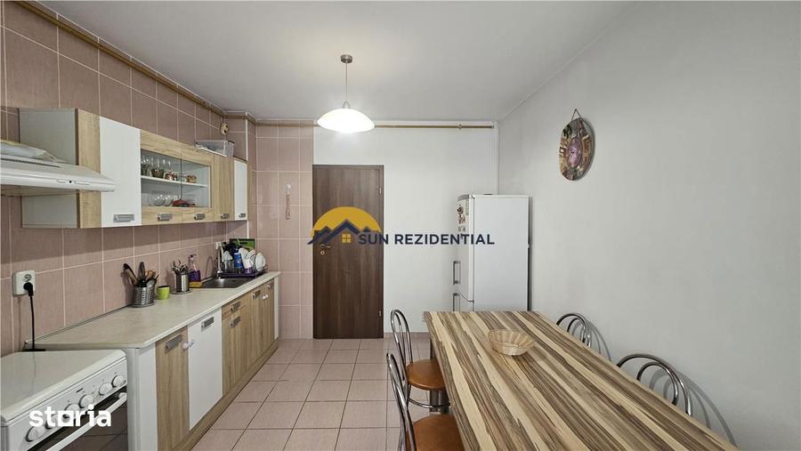 Apartament cu 3 camere decomandat, mobilat în Central