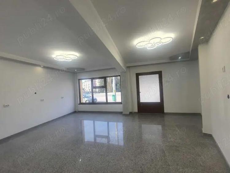 Spațiu comercial, de 60 mp, în Brad
