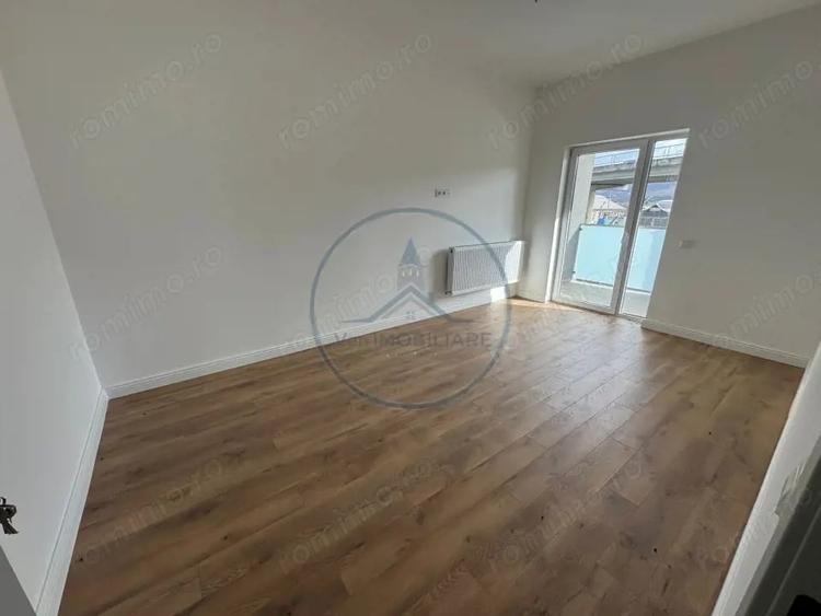 Apartament cu 3 camere decomandat în Sud