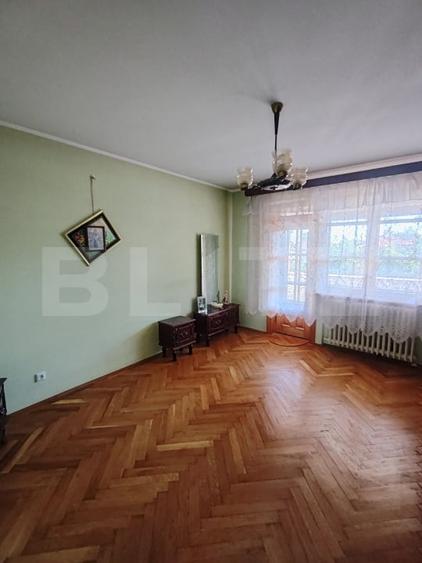 Casă individuală cu 10 camere cu Canalizare în Central