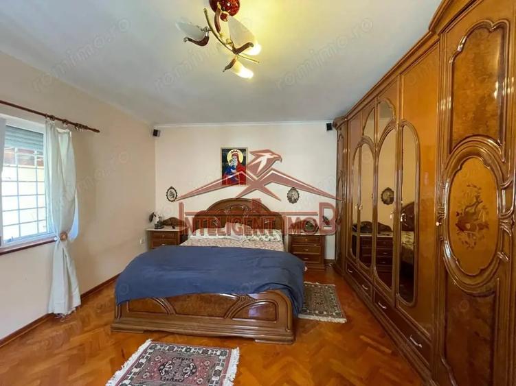 Casă cu 5 camere cu Teren 900 Mp în Hurez
