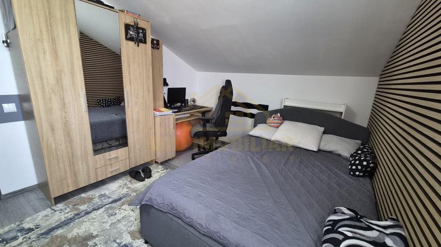 Apartament cu 3 camere semidecomandat, mobilat în Central