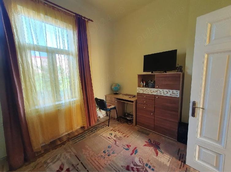 Casă cu 3 camere cu Teren 300 Mp în Central