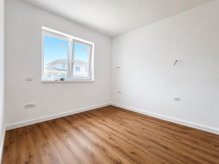 Duplex cu 5 camere cu Canalizare în Moșnița Nouă
