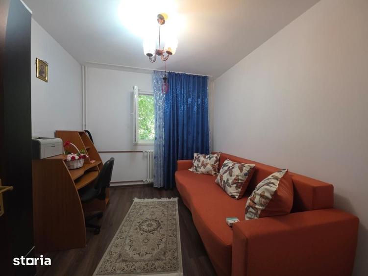 Apartament cu 3 camere semidecomandat în Dobroești