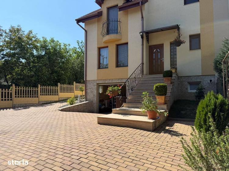 Casă cu 4 camere decomandat în Sântandrei