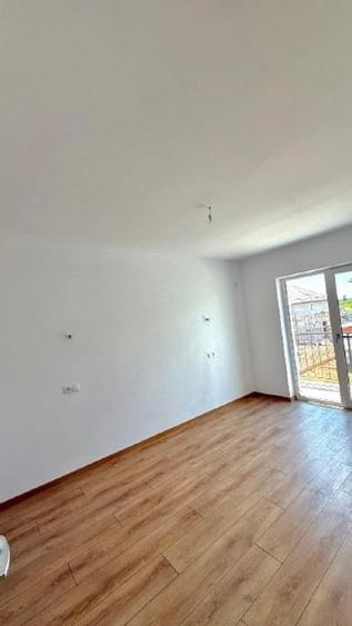 Duplex cu 4 camere cu Canalizare în Ulmi
