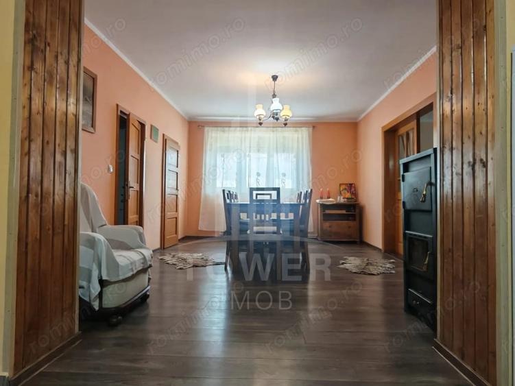 Casă cu Teren 1929 Mp în Bruiu
