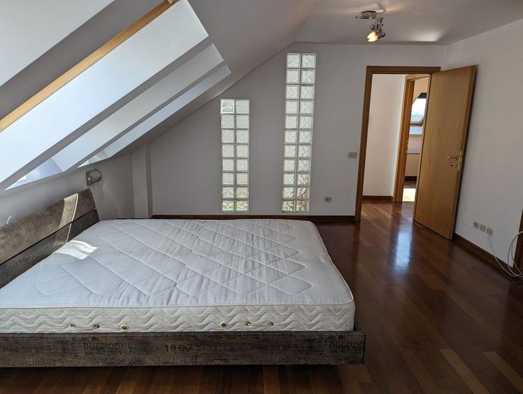 Penthouse cu 3 camere decomandat, mobilat în Domenii