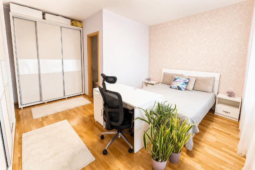 Apartament cu 4 camere decomandat, mobilat în Dristor