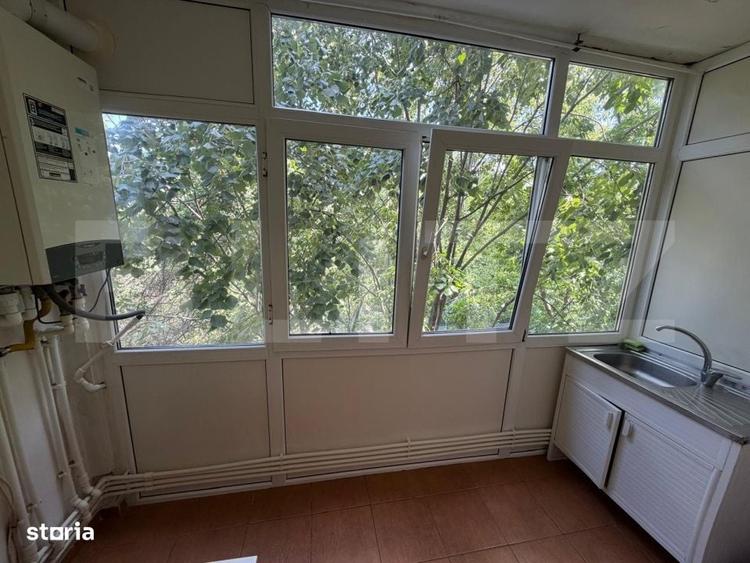 Apartament cu 3 camere decomandat în Rovine
