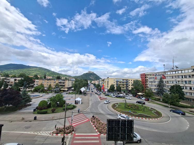 Apartament cu 3 camere în Ultracentral