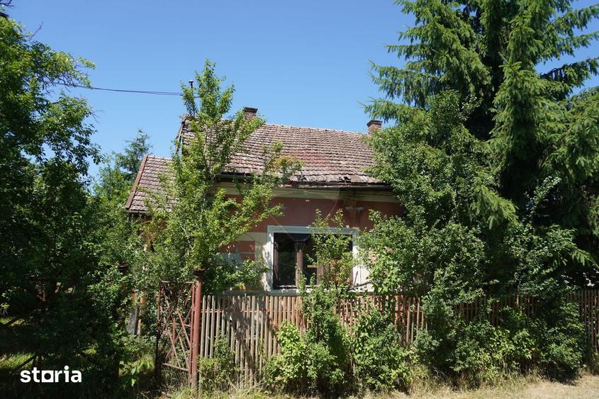 Casă cu 2 camere cu Teren 1958 Mp în Tisa