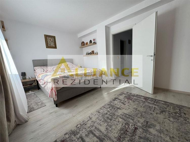 Duplex cu 4 camere cu Canalizare în Central
