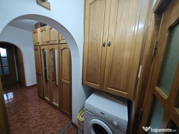 Apartament cu 4 camere decomandat în Central