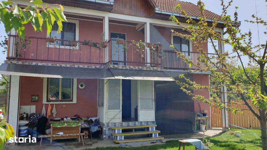 Casă cu 4 camere cu Teren 1395 Mp în Sântuhalm