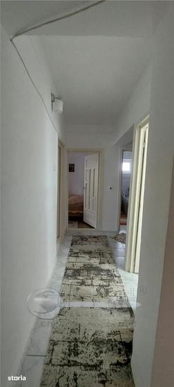 Apartament cu 3 camere decomandat în Holboca