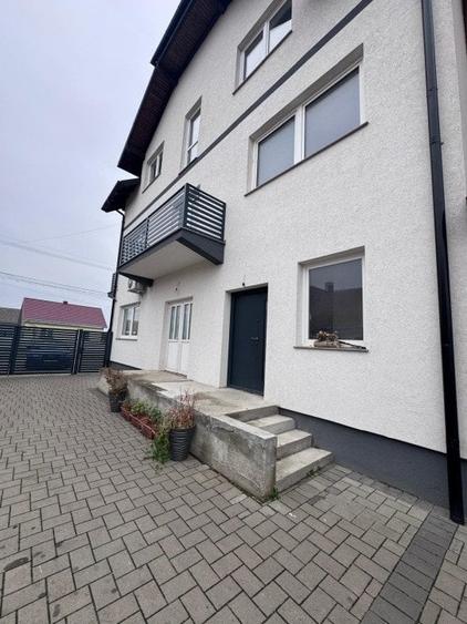 Casă individuală cu 7 camere cu Canalizare în Exterior Est