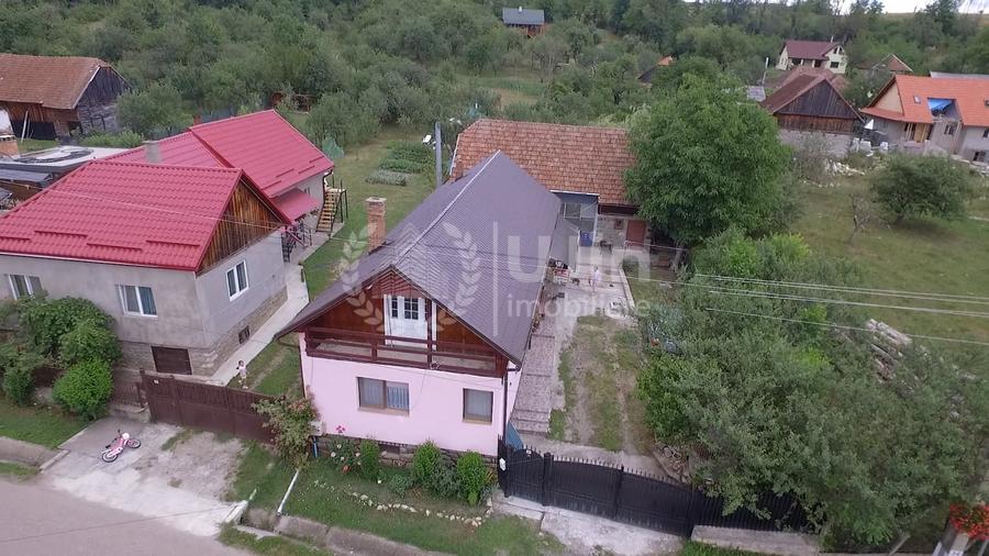 Casă individuală cu 2 camere cu Garaj în Brăișoru