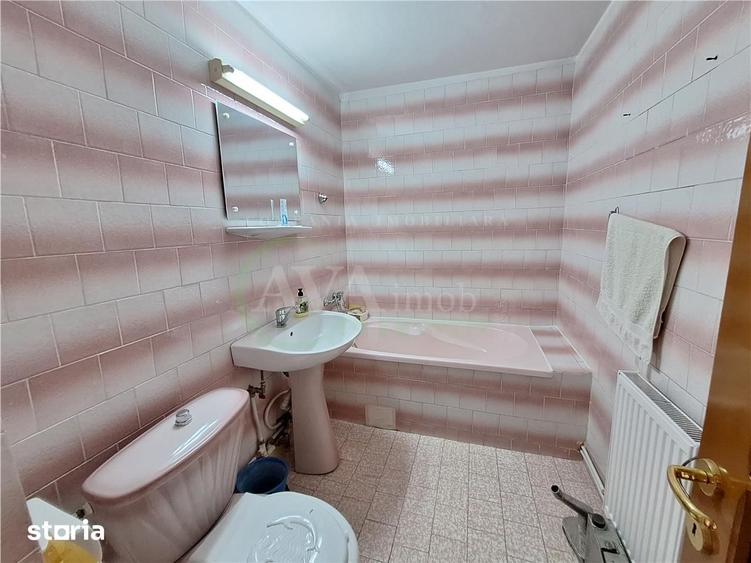 Apartament cu 3 camere decomandat în Ștefan cel Mare