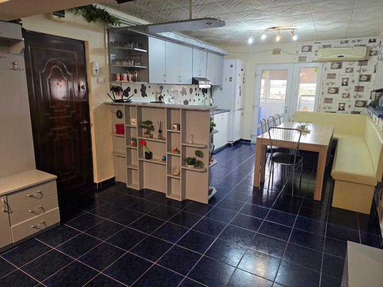 Apartament cu 4 camere decomandat, mobilat în Vladimirescu