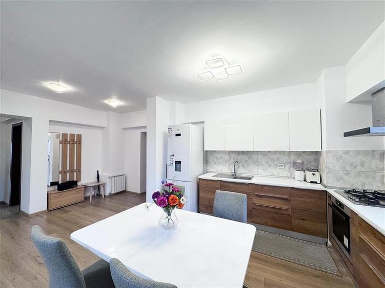 Apartament cu 3 camere semidecomandat, mobilat în Herăstrău