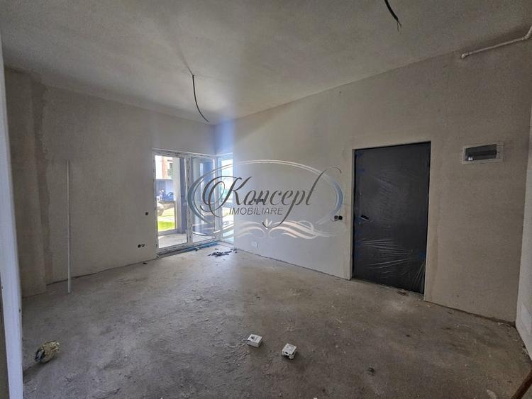 Apartament cu 3 camere semidecomandat în Florești