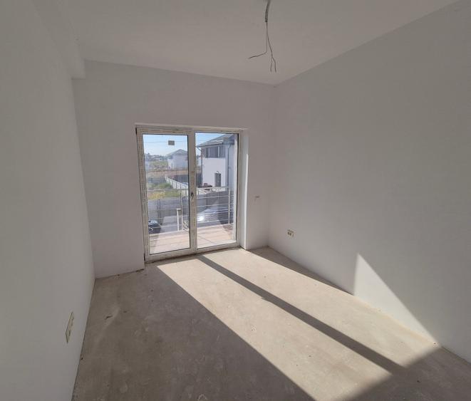 Duplex cu 4 camere cu Canalizare în Chiajna