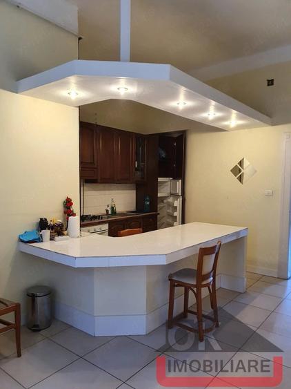 Apartament cu 5 camere decomandat în Central