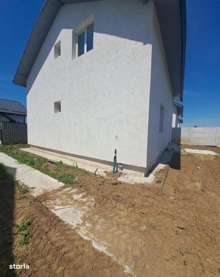 Casă cu 4 camere în Vârteju