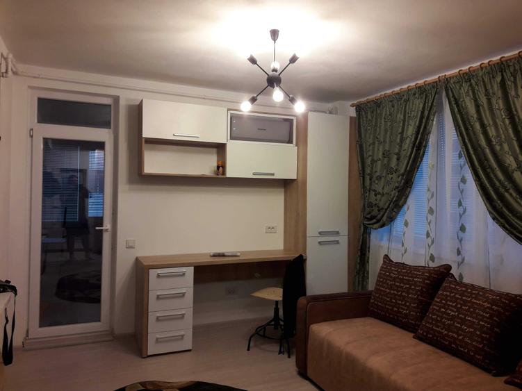 Garsonieră decomandată în Central