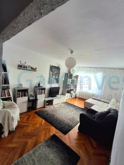 Apartament cu 4 camere decomandat, mobilat în Sânmartin