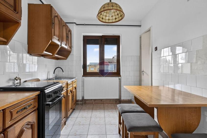 Apartament cu 3 camere semidecomandat în Băncilor