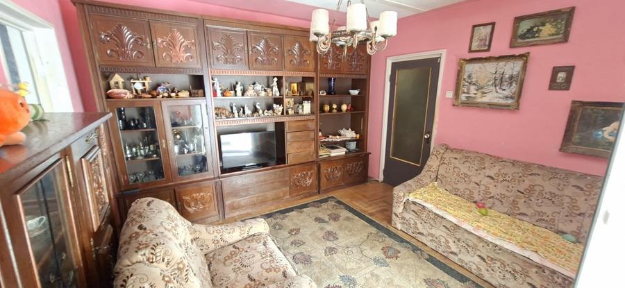 Apartament cu 3 camere semidecomandat în Central
