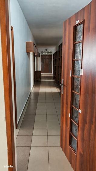 Spațiu comercial, de 725 mp, în Central