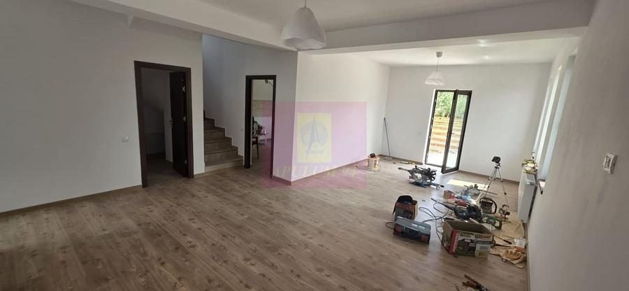 Vila cu 4 camere de vanzare in Brebu - 19