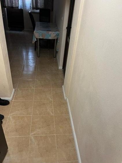 Apartament cu 3 camere semidecomandat în Cetate