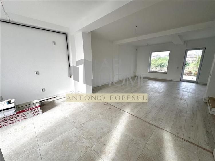 Duplex cu 4 camere cu Canalizare în Păuleștii Noi