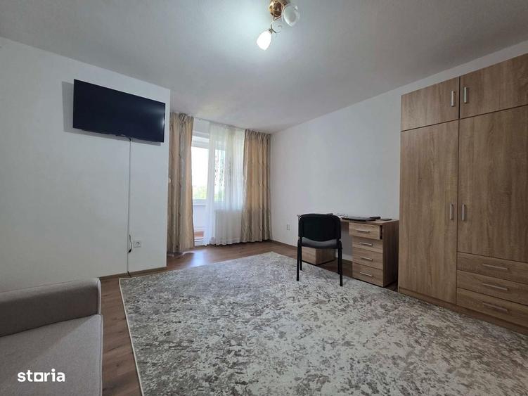 Garsoniera renovata,Tractorul ,libera la vanzare! - 2