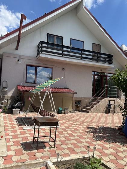 Casă cu 4 camere în Valea Adâncă