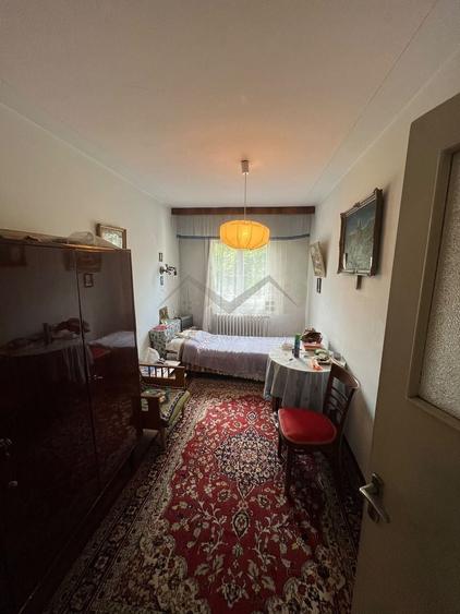 Apartament cu 4 camere semidecomandat în Podu Roș