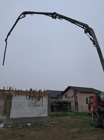 Casă cu 4 camere în Lumina